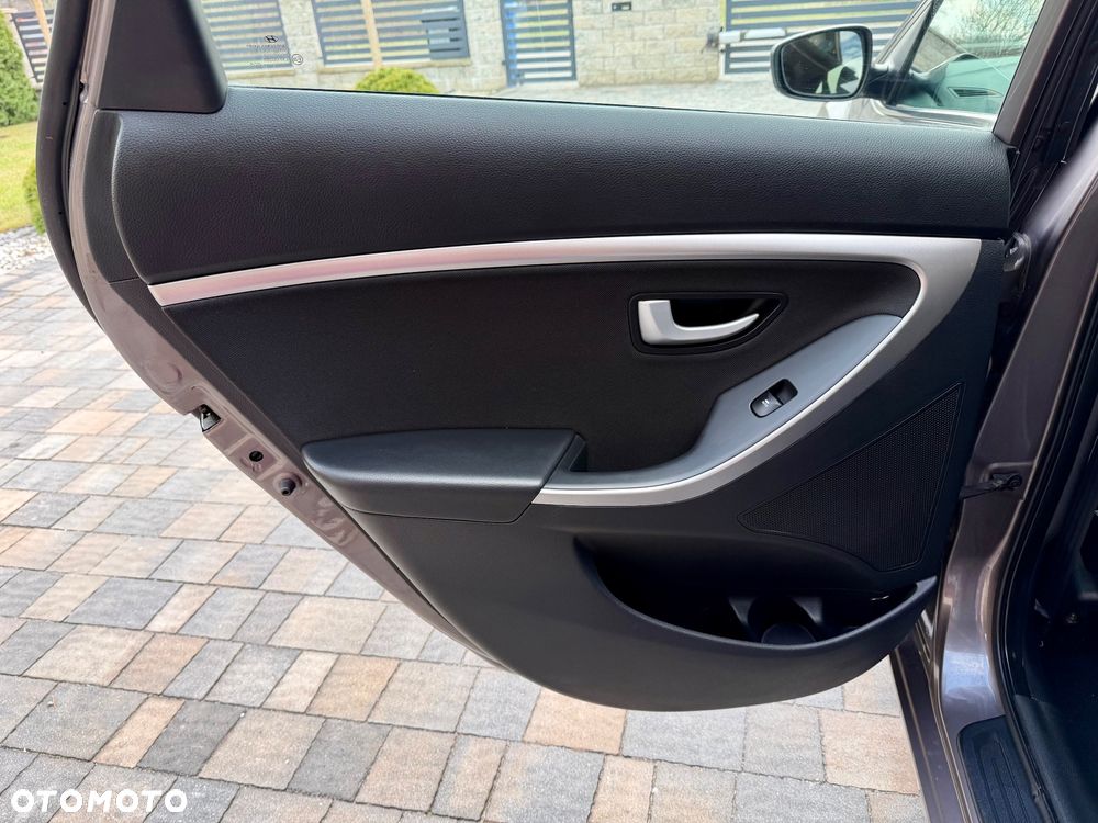 Hyundai i30 1.6 Trend - 10