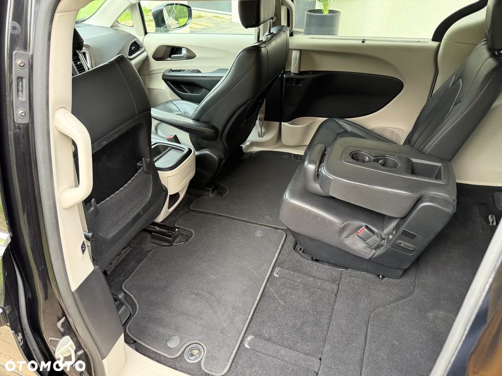 Chrysler Pacifica - 20