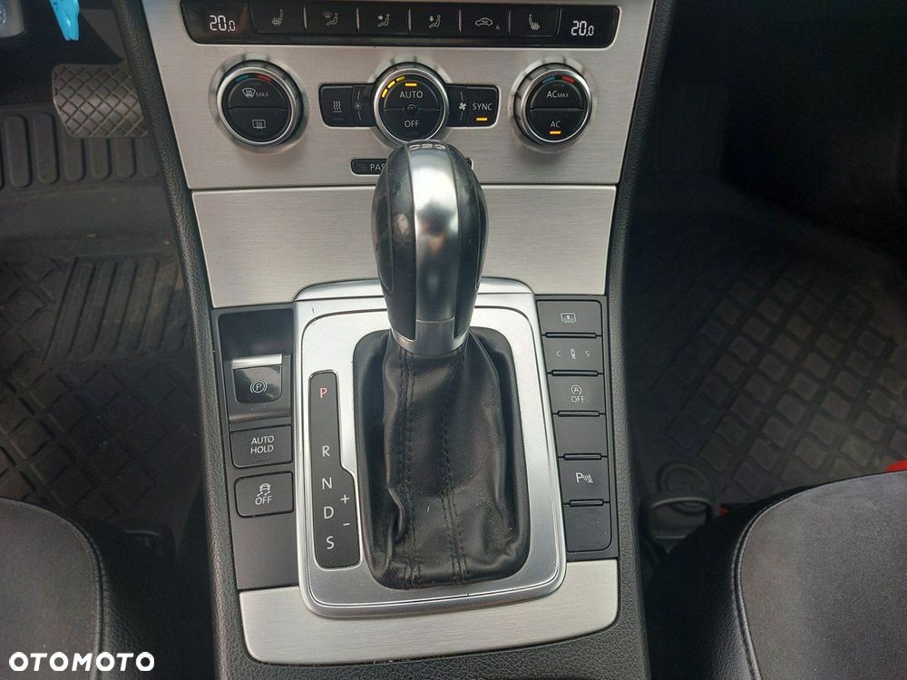 Volkswagen Passat - 22