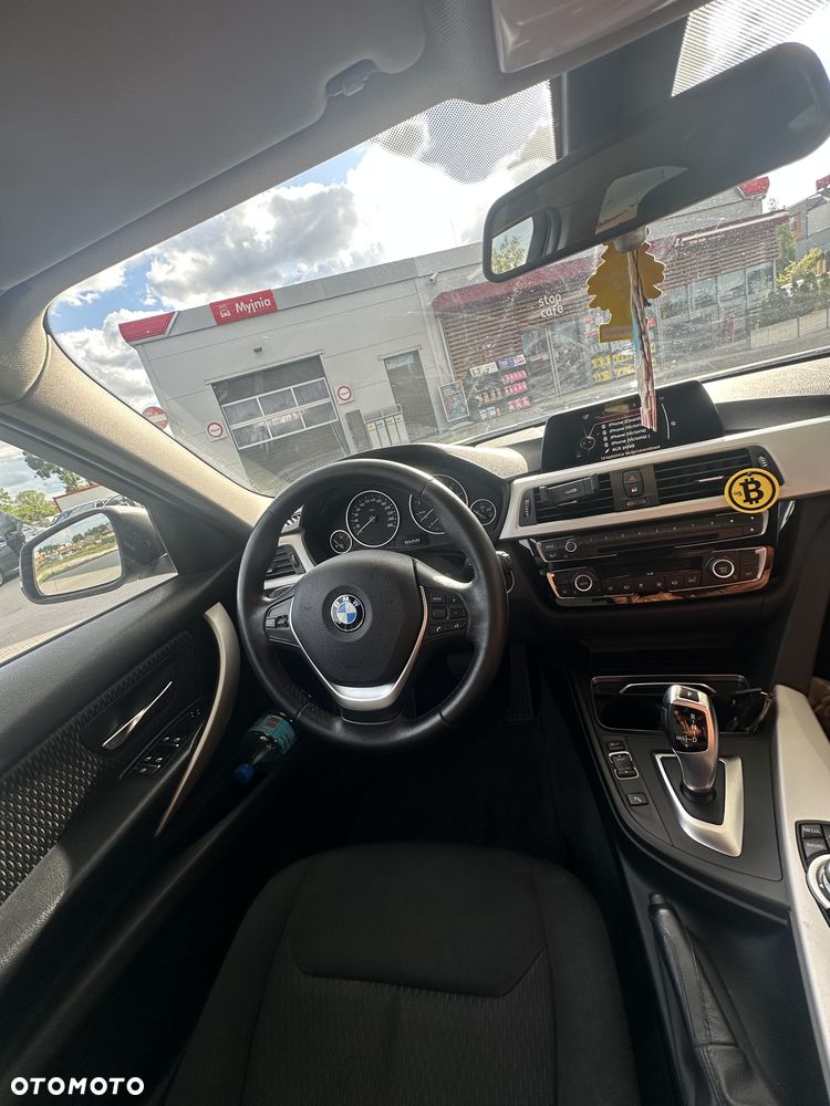 BMW Seria 3 318i - 5