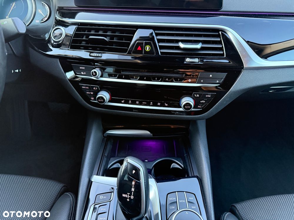 BMW Seria 5 530e iPerformance Sport Line sport - 24