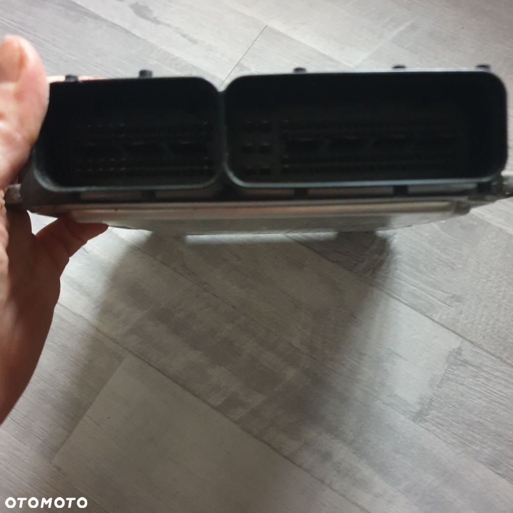 Sterownik silnika VW Touran 2006 rok moduł ECU - 3