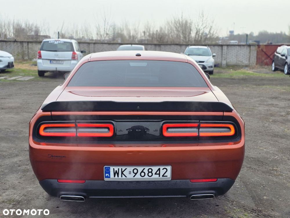 Dodge Challenger - 11