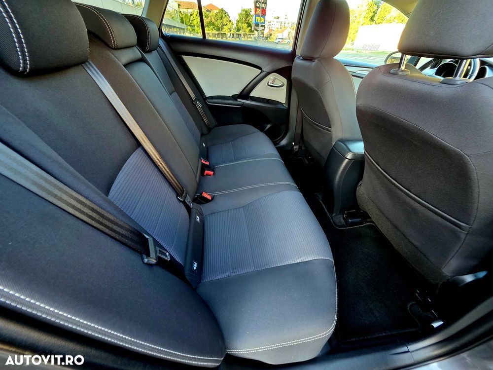 Toyota Avensis 2.0 D-4D Executive - 9