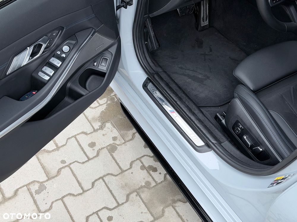 BMW Seria 3 330e PHEV M Sport - 20