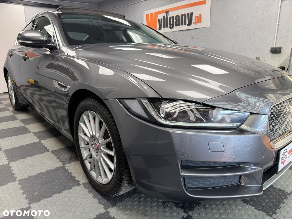 Jaguar XE - 25