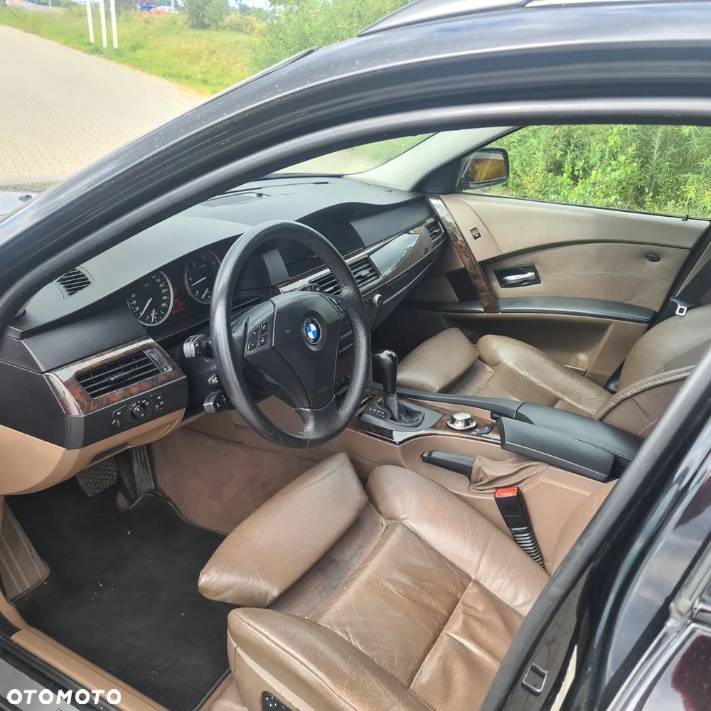 BMW Seria 5 525d - 13