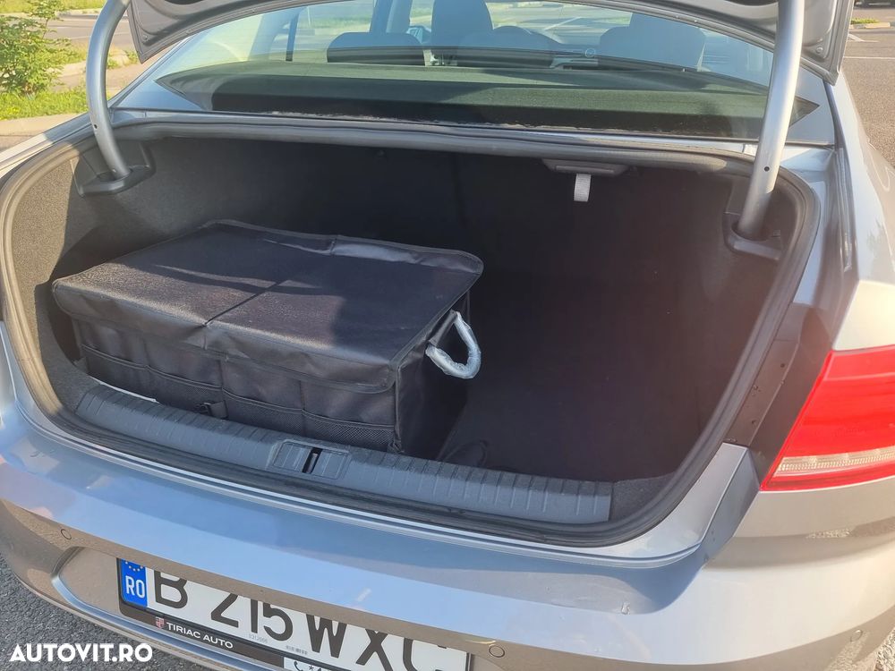 Volkswagen Passat 2.0 TDI Trendline - 9