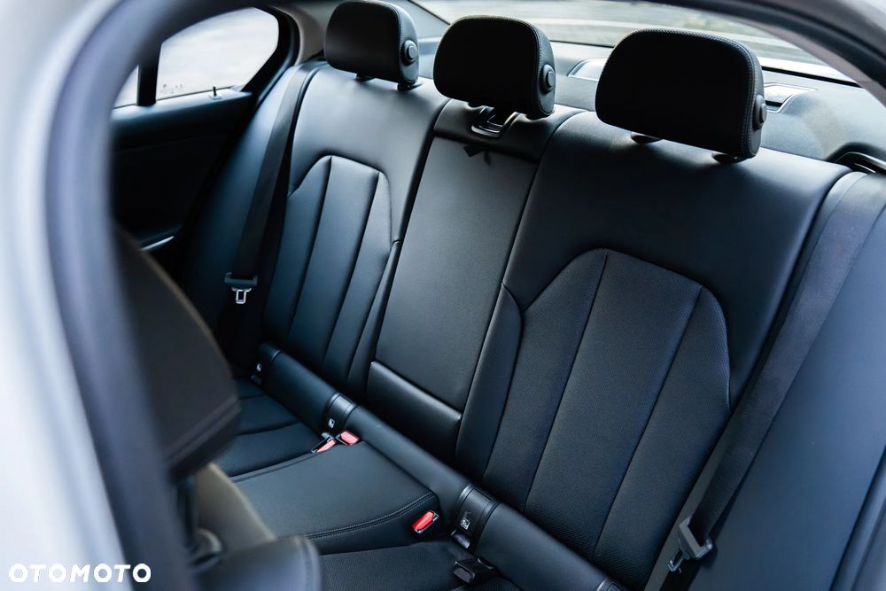 BMW Seria 3 318d MHEV Sport Line - 10