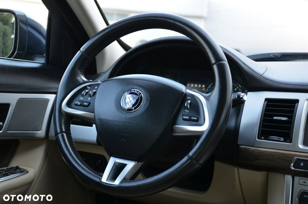 Jaguar XF - 38