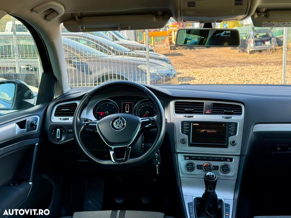 Volkswagen Golf 1.6 TDI BlueMotion Comfortline - 22