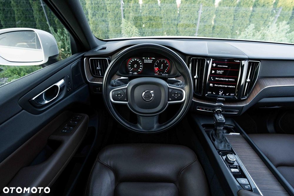 Volvo XC 60 T6 AWD Momentum - 24