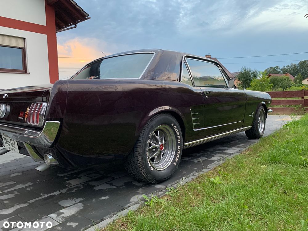Ford Mustang - 4