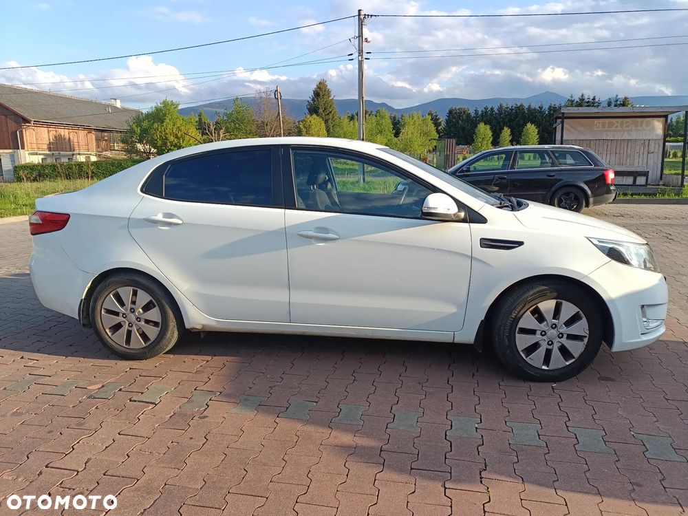 Kia Rio - 4