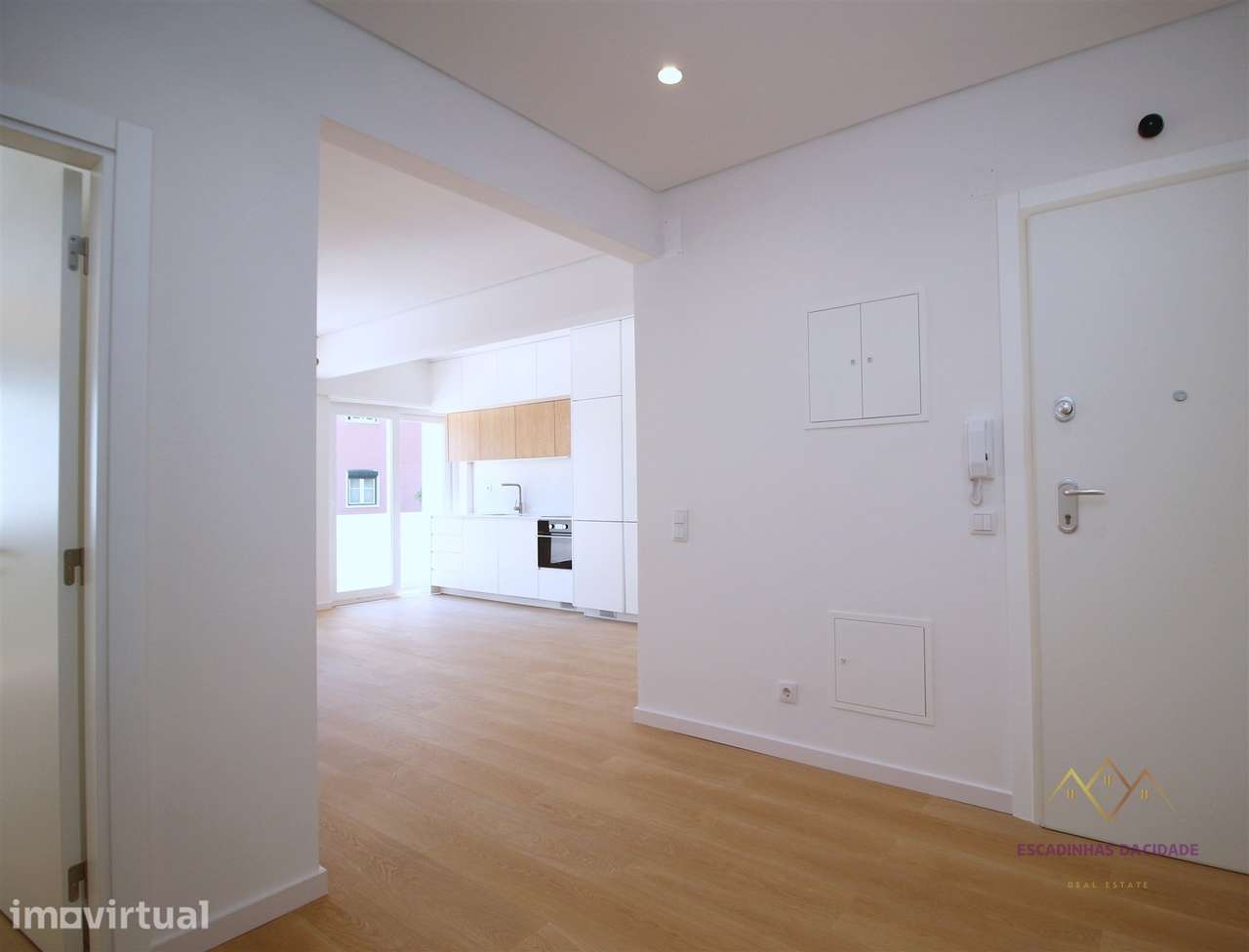 Apartamento T2 remodelado e equipado na Rua da Senhora da Glória Graça - Grande imagem: 5/31