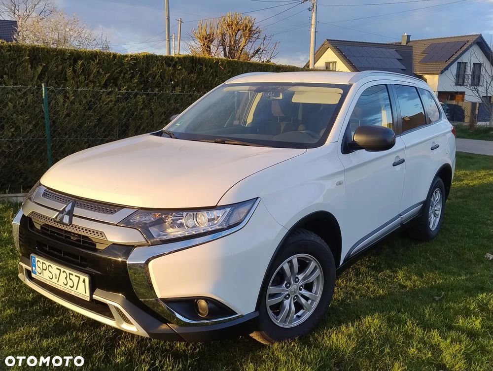 Mitsubishi Outlander 2.0 Invite + 2WD - 3