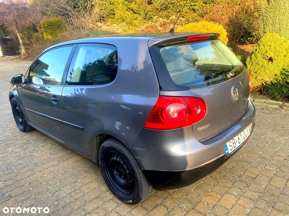 Volkswagen Golf 1.9 TDI Trendline DSG - 23