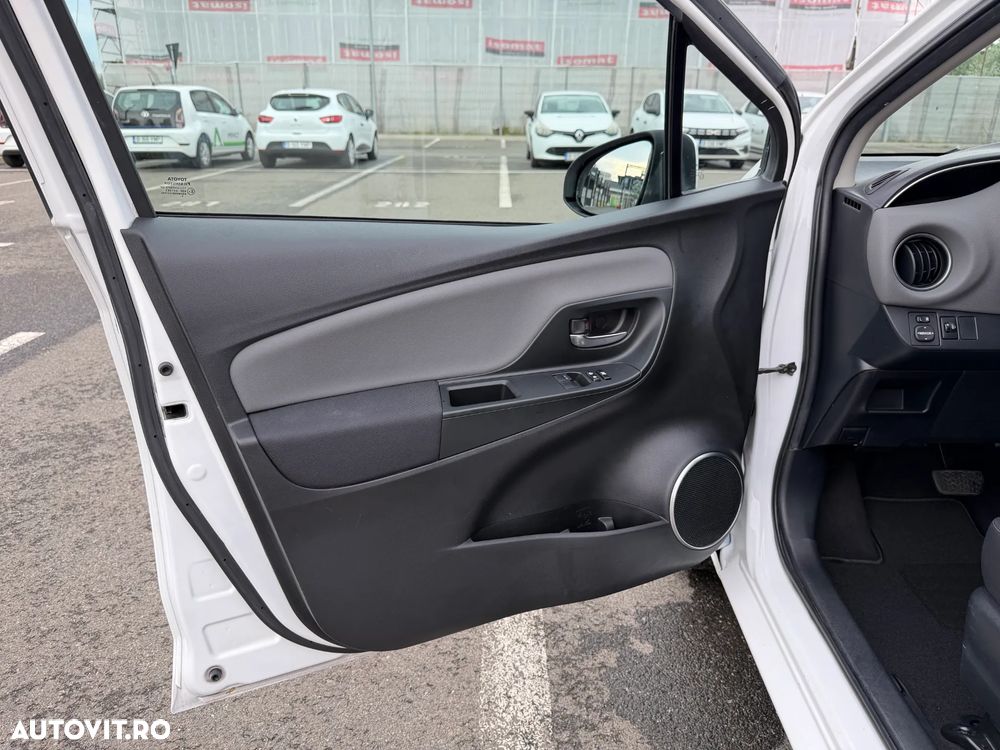 Toyota Yaris 1.5 VVT-i HSD Active - 10