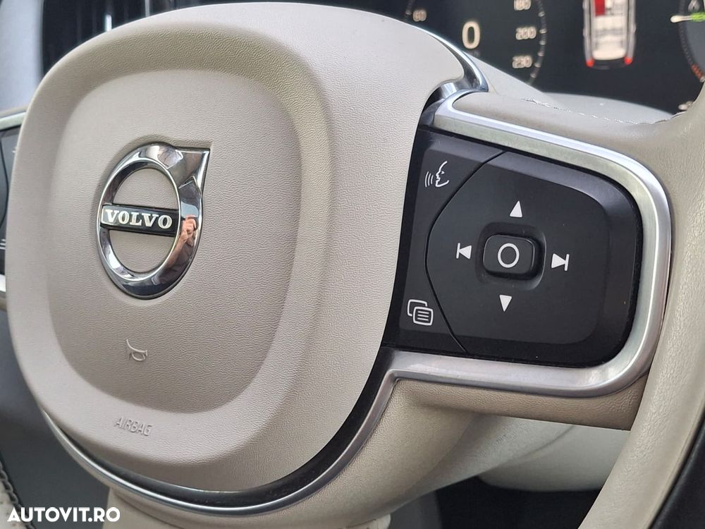 Volvo XC 60 T6 AWD Recharge Geartronic Inscription - 35