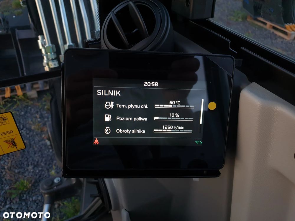 Volvo ECR40F KLIMATYZACJA NOWA DOSTĘPNA OD RĘKI, SZYBKOZŁĄCZE, DŁUGIE RAMIĘ, OBRÓT W OBRYSIE, ŁYŻKI: 300, 600, 1200MM SKARPOWA HYDRAULICZNA STEROWANA Z JOYSTICKA, PŁYWAJĄCY LEMIESZ SPYCHARKOWY - 17