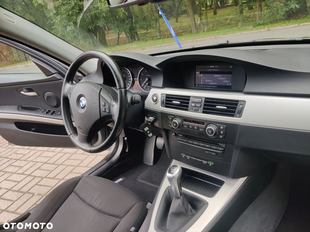 BMW Seria 3 318i Touring Edition Exclusive - 28