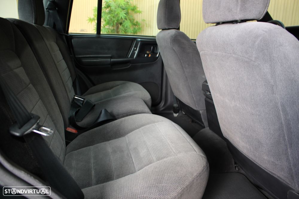 Jeep Grand Cherokee 2.5 TD Laredo - 34