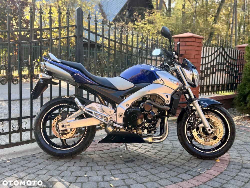 Suzuki GSR - 3