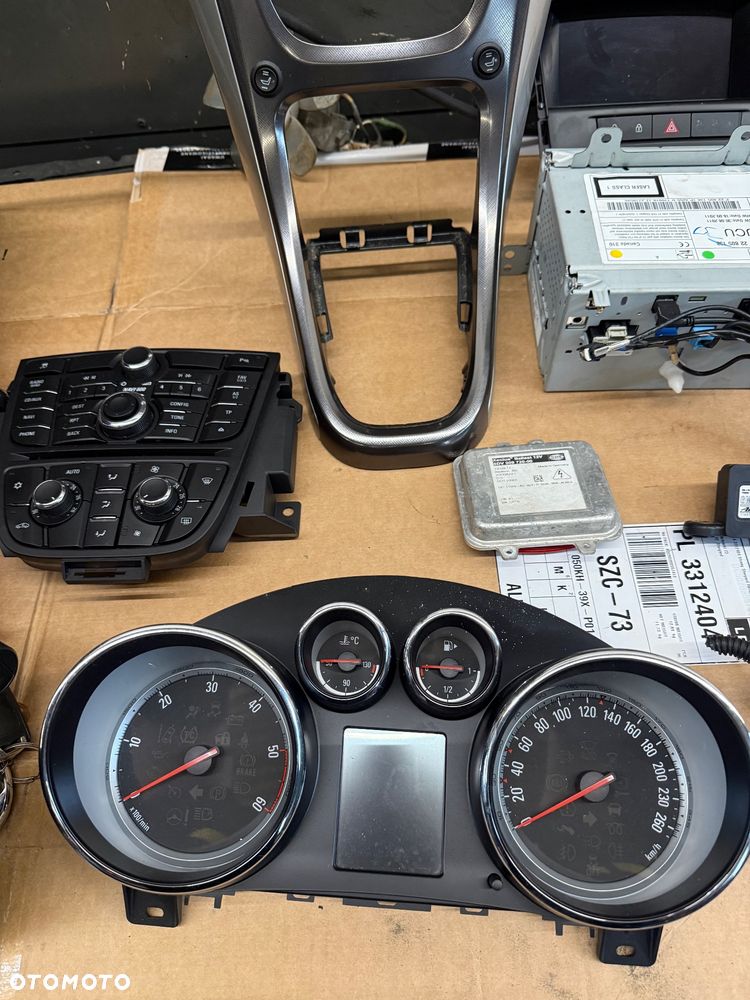 Opel Astra J  Komputer silnika - 12230740 - 360 złoty  Skrzynka bezpieczników:  5DK00866813 - 200 złoty  Skrzynka bezpieczników: 5DK00866931 - 150 złoty  Licznik/obrotomierz 13172010 - 150 złoty  Moduł cim stacyjka przełącznik zespolony GM13197721 - 300 złoty  Moduł silniczek hamulca ręcznego A2C53440441 - 300 złoty - 25