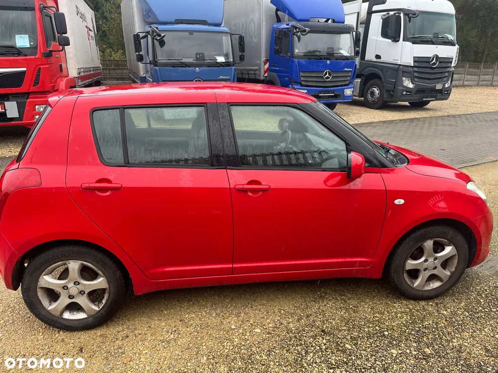 Suzuki Swift 1.3 Club - 4