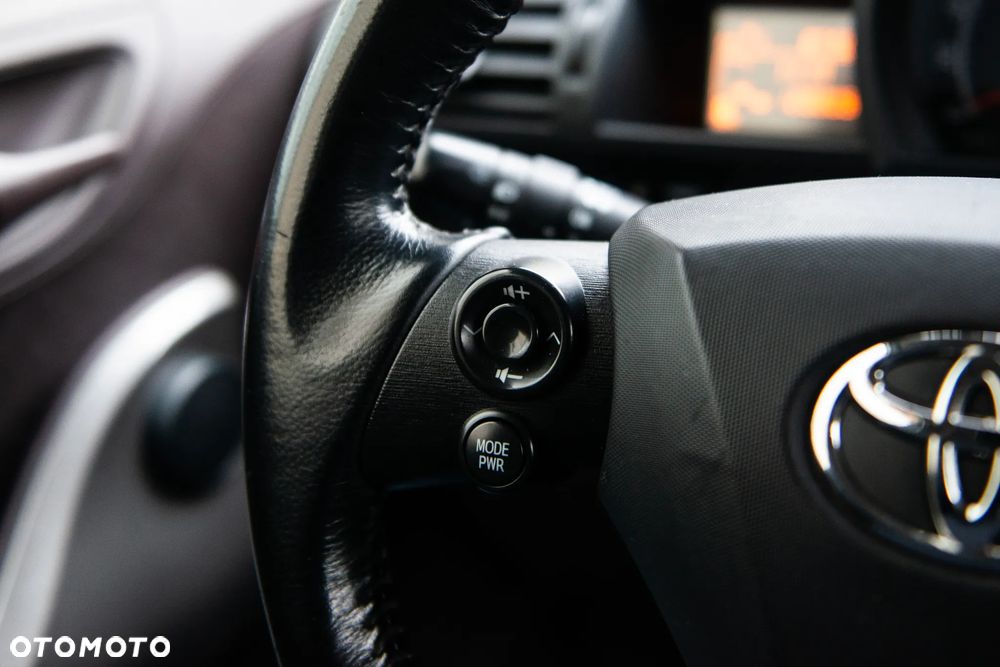 Toyota iQ 1.0 Sol - 23