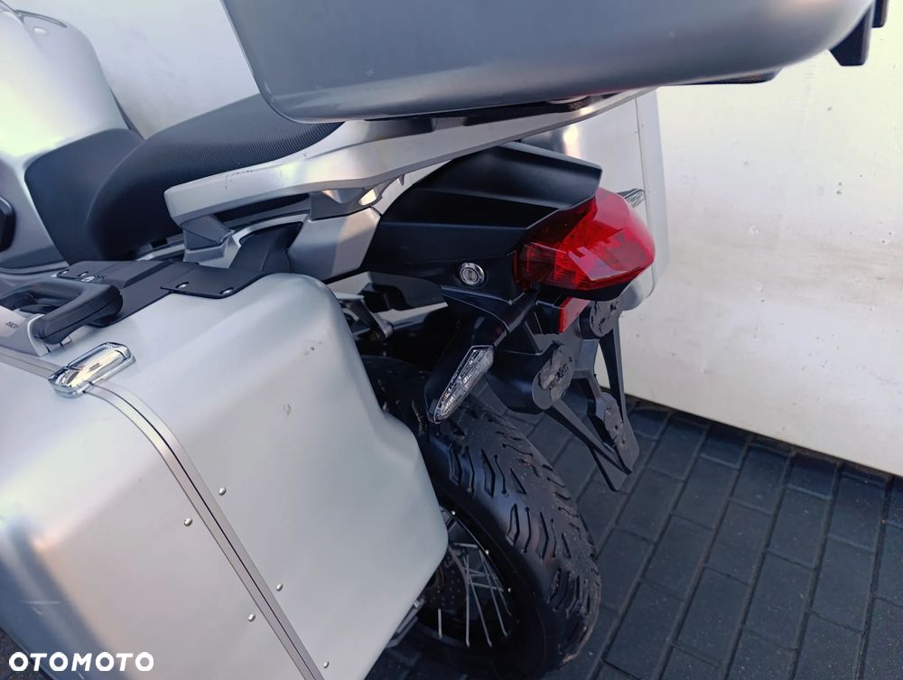 Honda VFR - 19