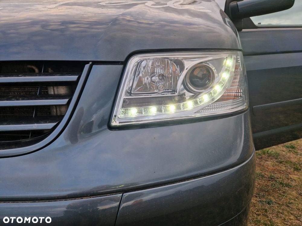 Volkswagen Multivan - 33