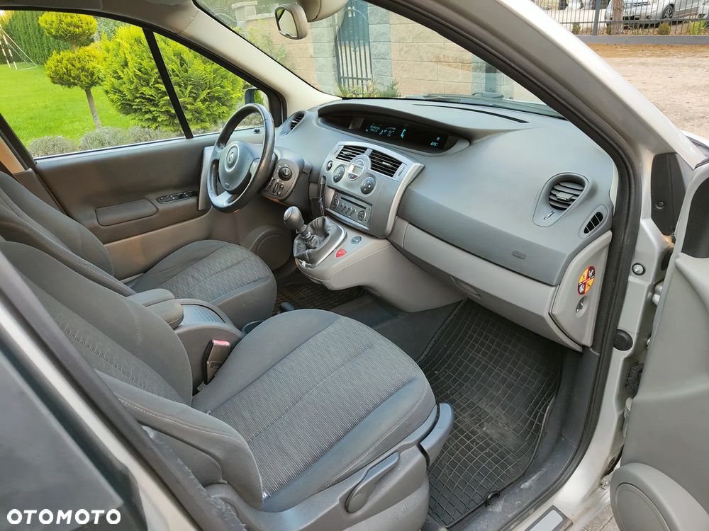 Renault Grand Scenic 2.0 16V Confort Expression - 6