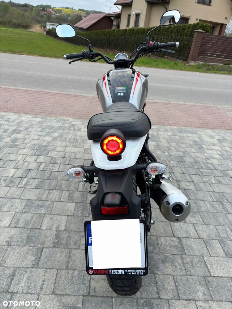 Yamaha XSR - 9