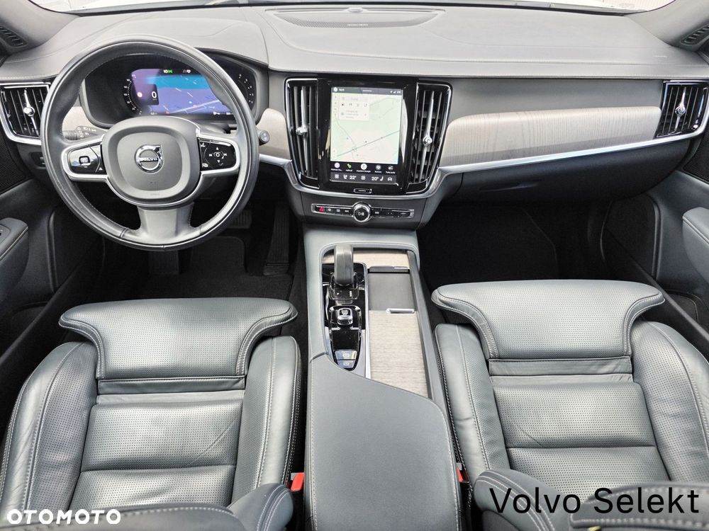 Volvo V90 Cross Country - 11