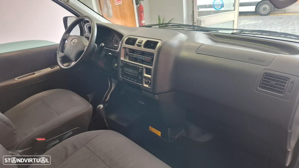 Toyota HiAce 2.5 D-4D Service 2.8T AC - 22