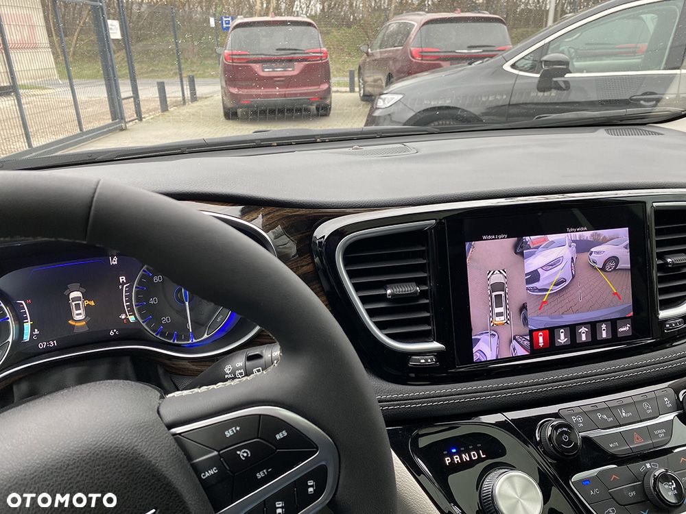 Chrysler Pacifica - 28