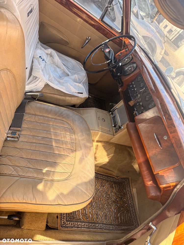 Jaguar MK II - 6