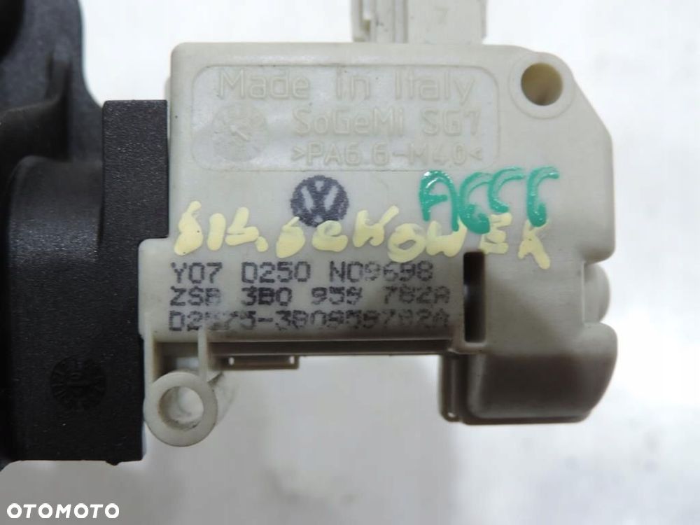 SIŁOWNIK KLAPKI WLEWU PALIWA AUDI A6 C6 - 4