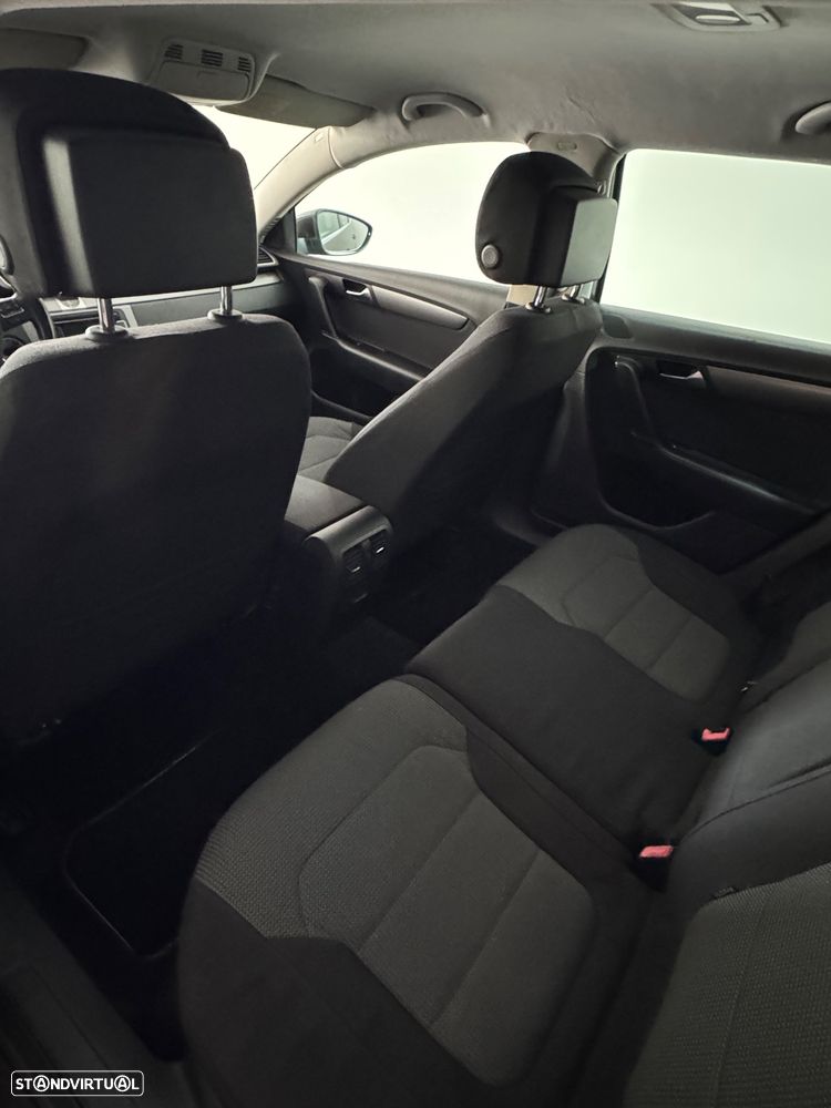 VW Passat 1.6 TDI Trendline - 11
