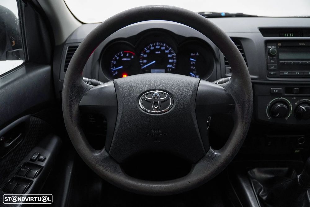 Toyota Hilux 2.5 D-4D 2WD CD AC - 18