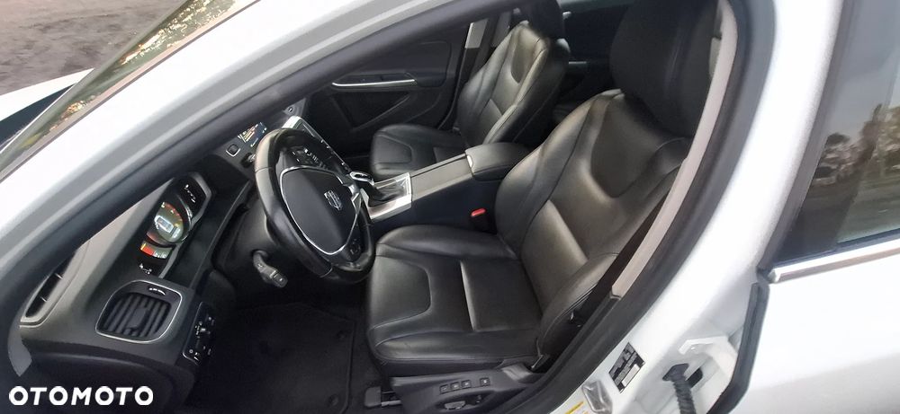 Volvo V60 - 35