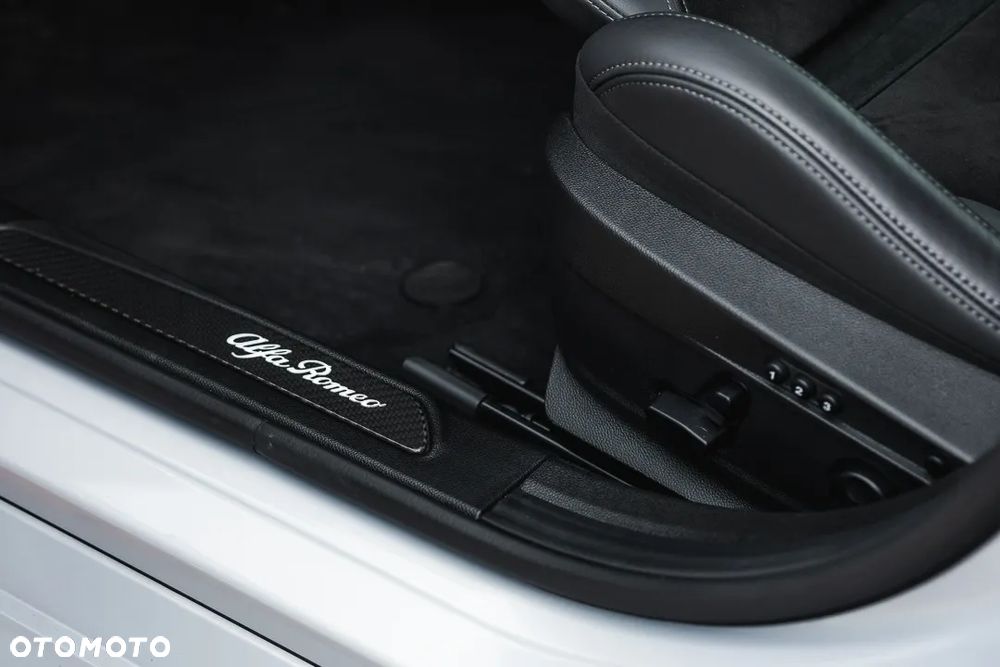 Alfa Romeo Giulia 2.0 Turbo Veloce TI Q4 - 25