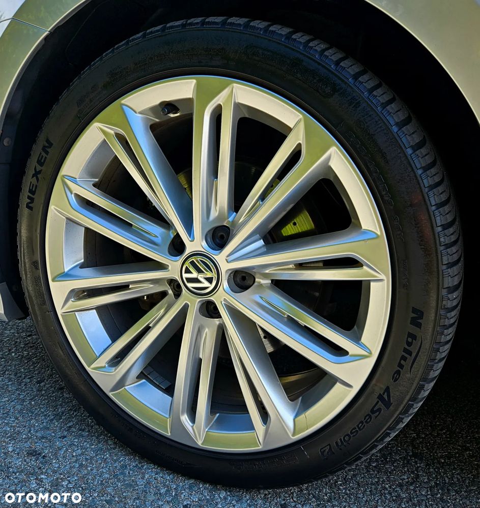 Volkswagen Passat 2.0 TDI (BlueMotion Technology) Highline - 24