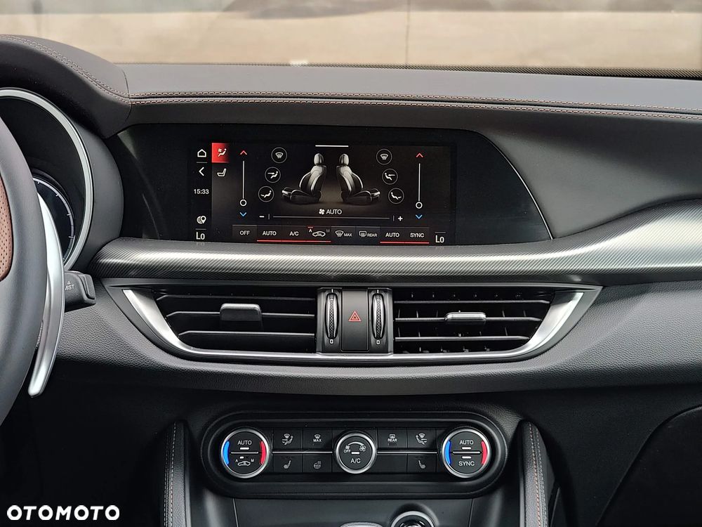 Alfa Romeo Stelvio 2.0 Turbo Intensa Q4 - 16