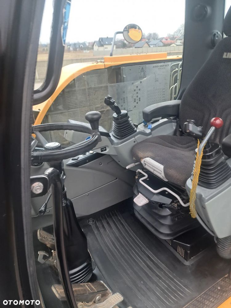 Liebherr 910 Compact - 12