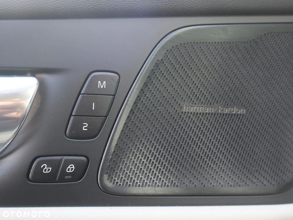 Volvo XC 60 B5 B AWD Inscription - 22
