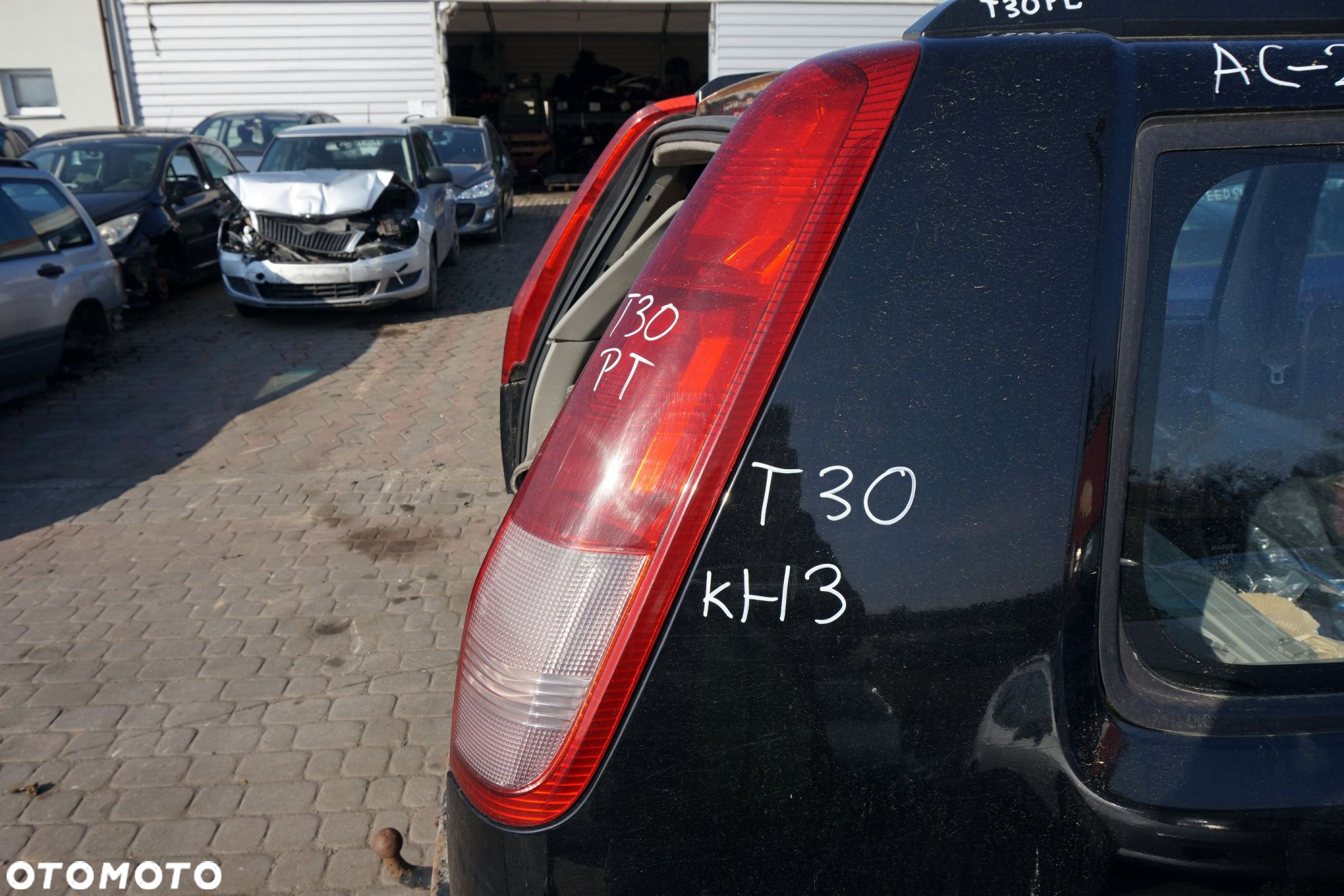 LAMPA TYLNA PRAWA X-TRAIL T30 I 26550-EQ00A NISSAN 2001-2007 - 3