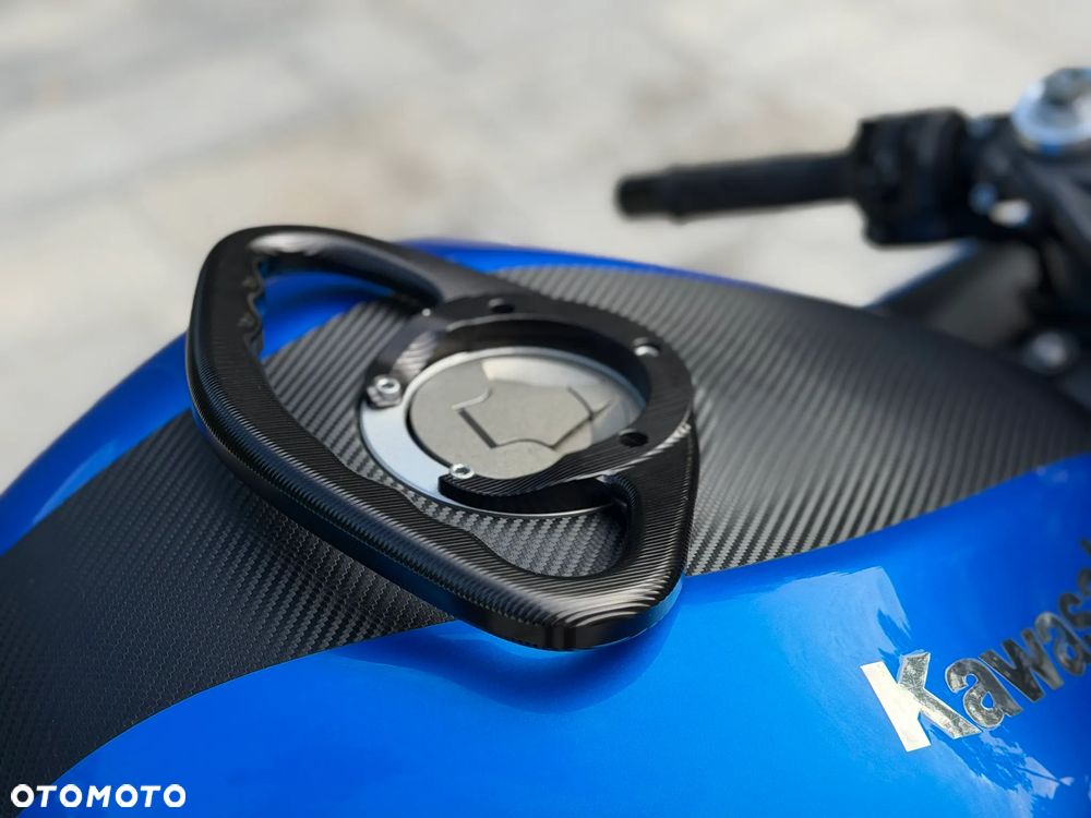 Kawasaki ZXR - 12