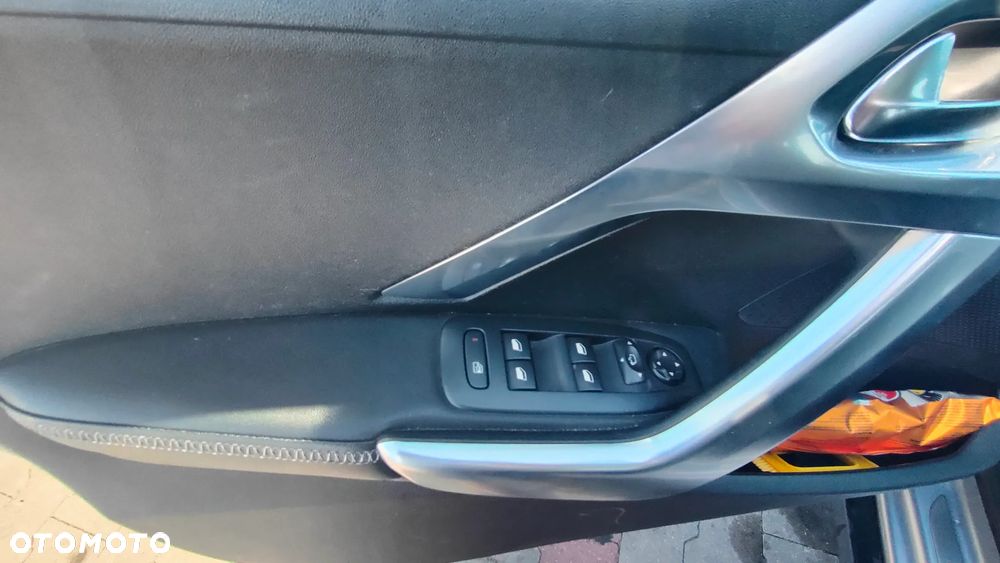 Peugeot 2008 BlueHDi FAP 120 STOP & START Crossway - 12